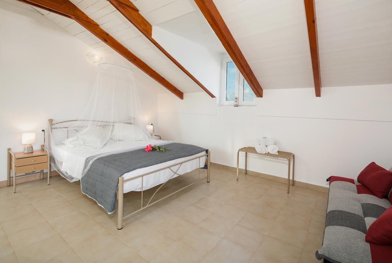 Mare Blu Studios & Suites Laganas Exterior photo