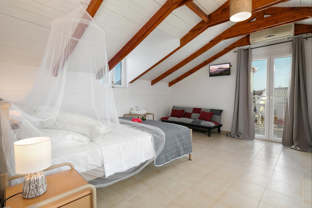 Mare Blu Studios & Suites Laganas Exterior photo